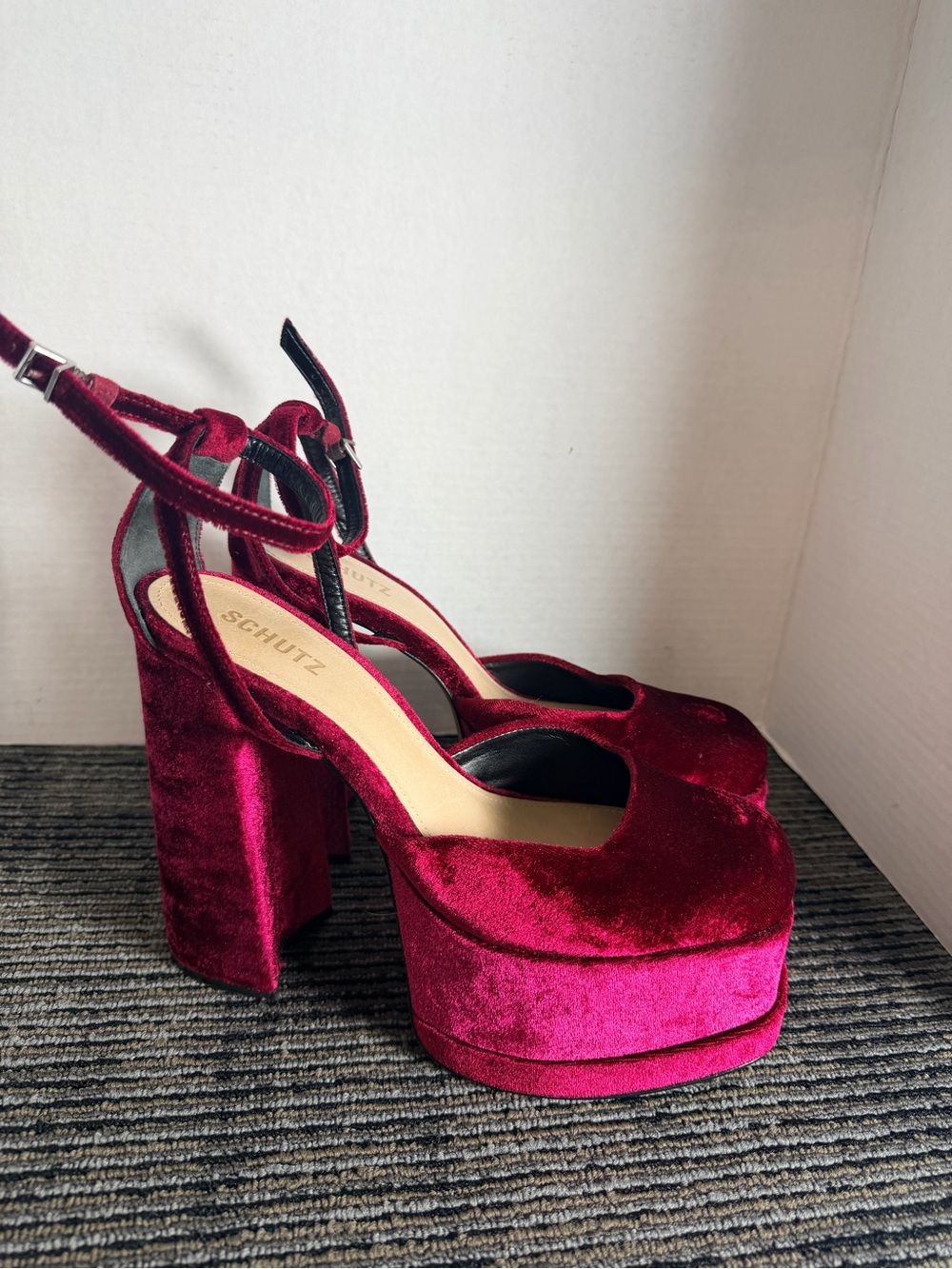SCHUTZ Fuchsia Velvet Platform Block Heel Sandals - Picture 4 of 8